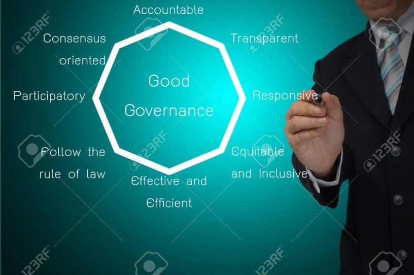 16041516-l-homme-d-affaires-rédaction-diagramme-de-bonne-gouvernance-sur-l-écran-tactile